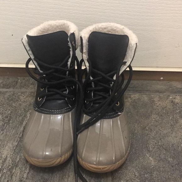 Shoes - Duck boots size 7